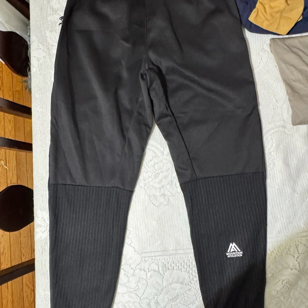 The North Face Men's Black Performance Fleece Pants